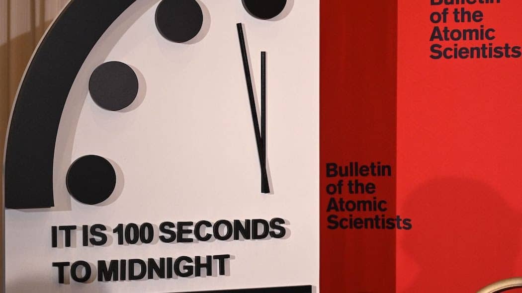 doomsdayclock-piantando-0